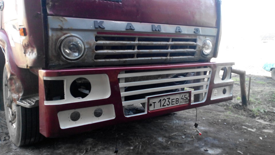 бампер на камаз 55102. крепление бампера камаз 5320. накладка на бампер камаз 5320. бампер камаз 5320. бампер передний зил 4331.