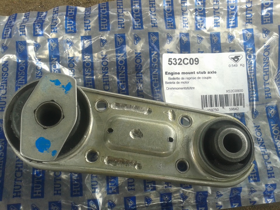 Рено Лагуна 1 крепление двигателя. Нижняя подушка Рено Лагуна 1. Рено Лагуна 2 задняя опора двигателя. Лагуна 2 2001 опора двигателя нижняя