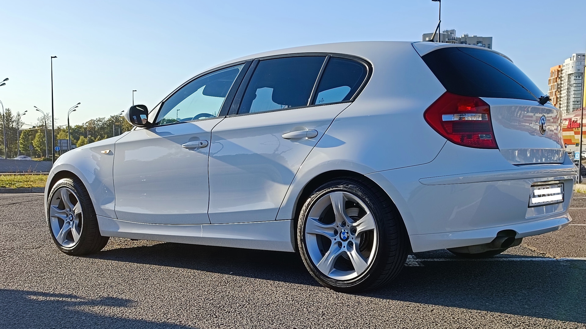 File:2007 BMW 118d.jpg - Wikimedia Commons