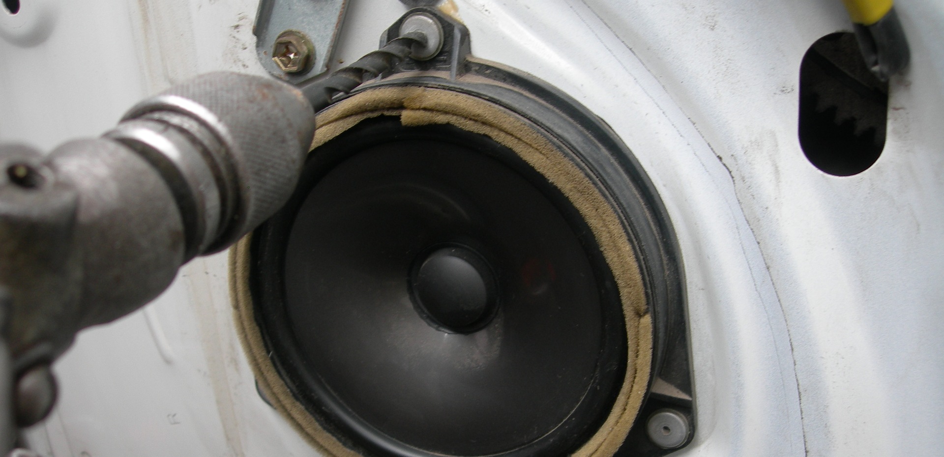 Replacement of acoustics  - Toyota Ipsum 20L 1999