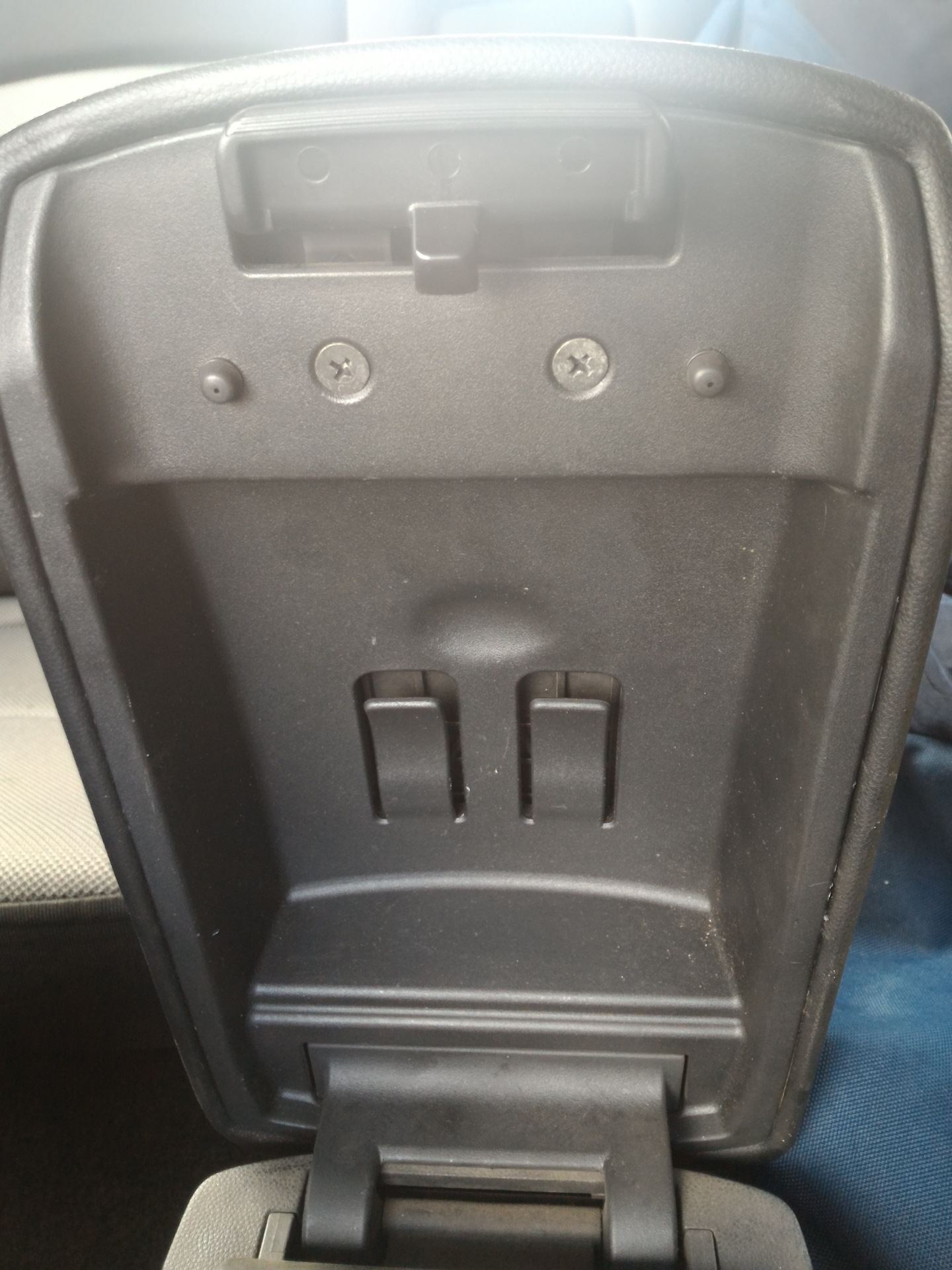 Замок подлокотника — Mazda 3 (1G) BK, 2 л, 2007 года | своими руками ...