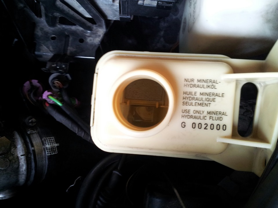 Замена масла в гидроусилителе руля — Audi A6 (C5), 2,5 л, 1998 года ...