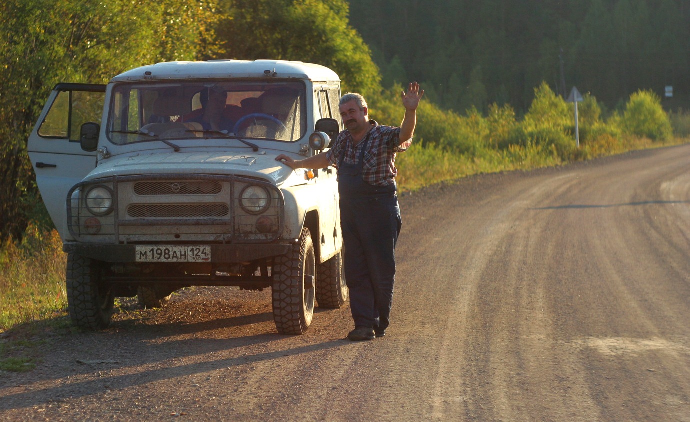 Песня села в уазик. УАЗ на дороге. Путешествия на УАЗЕ 3151. УАЗ едет. УАЗ едет по дороге.