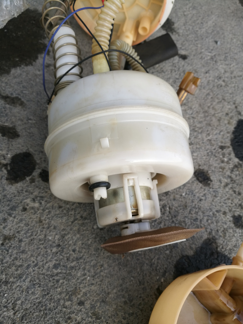 Крепление штатного бензонасоса на фильтре Zekkert — Nissan X-Trail II (t31)