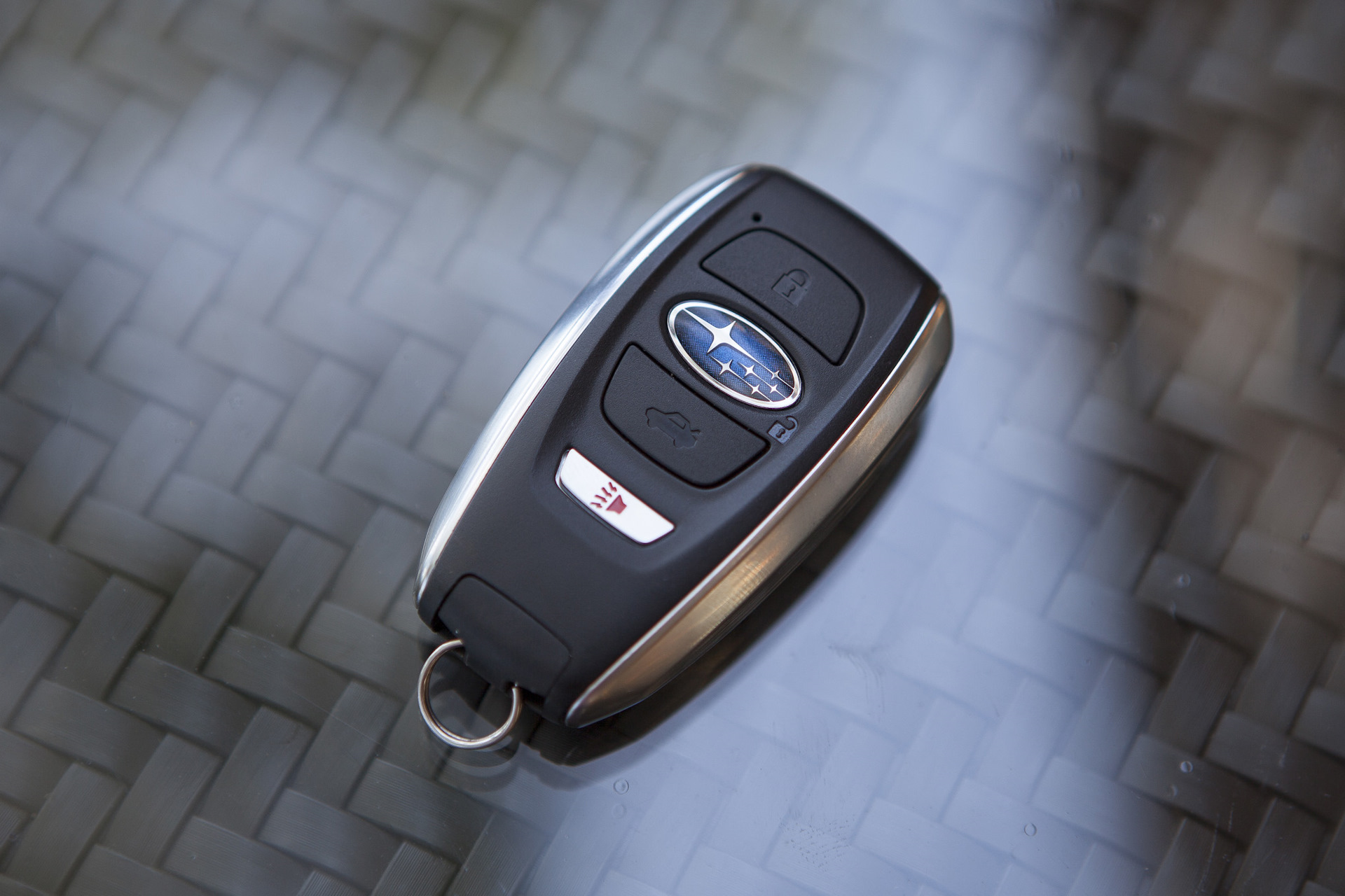 Limit key. Subaru Legacy 2016 Smart Key. Субару Forester 2018 ключ. Subaru Outback ключ зажигания. Ключи от Субару Аутбек.