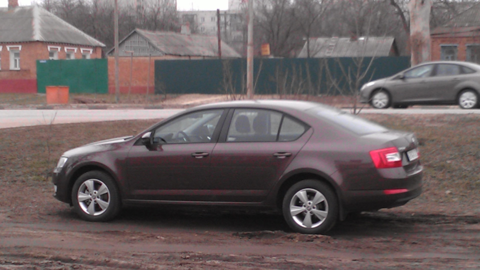 кто нибудь интересовался какая тормозная жидкость залита на заводе ...