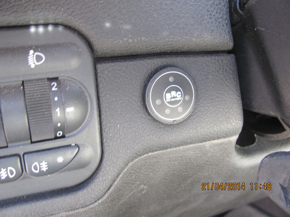 кнопка переключения газ-бензин с указателем уровня газа. — УАЗ Patriot