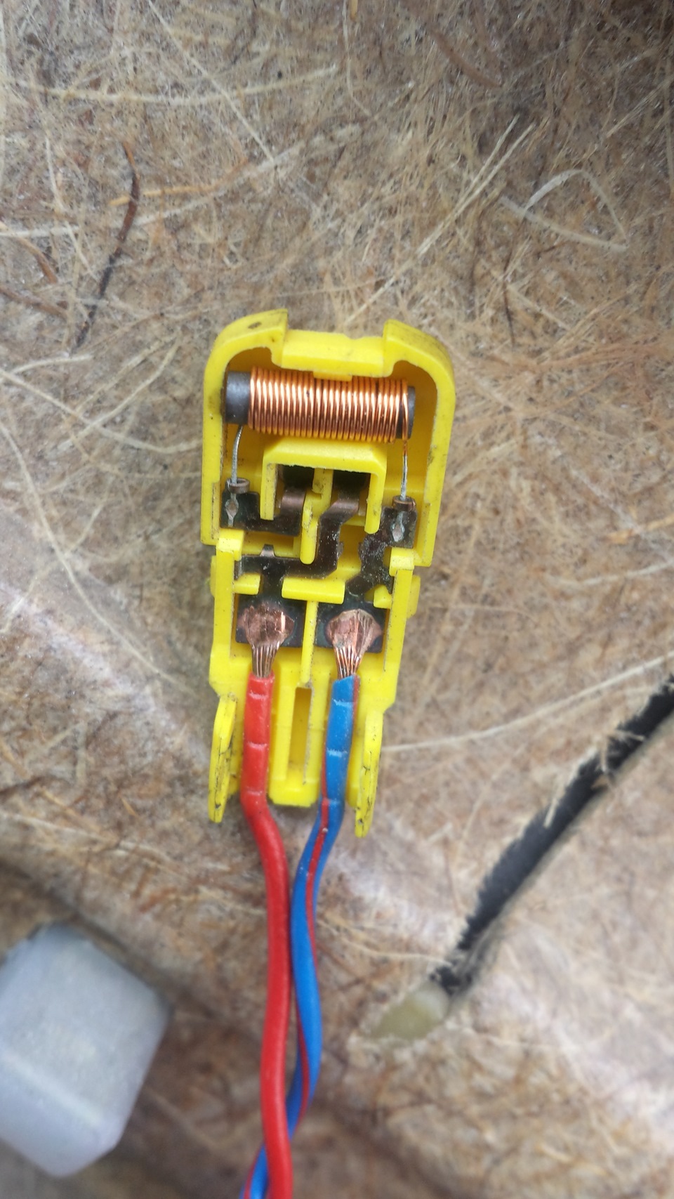 Нет звука в задних динамиках ВЧ. Начинаем дербанить двери. — BMW 5 ...