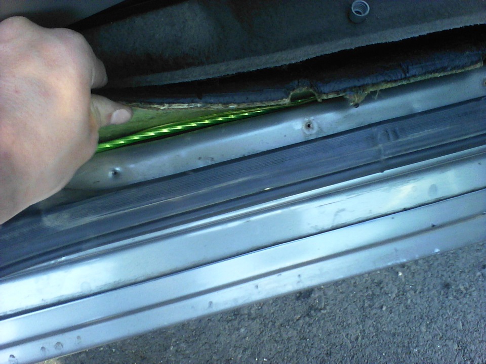 #15. Прокладка проводов сабвуфера под ковролин. — LADA Калина седан, 1 ...