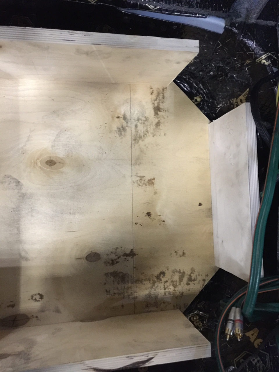 делаю короб под саб в запаску. очень медленно — LADA 2114, 1,6 л., 2007 ...