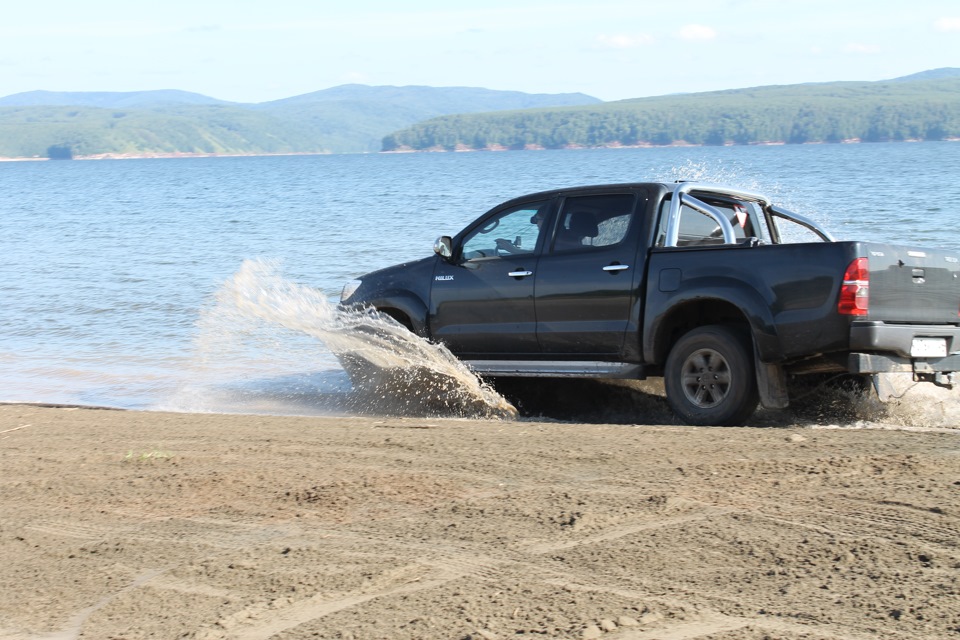 Используем пикап на пляже — Toyota Hilux (7G), 2,5 л, 2013 года ...