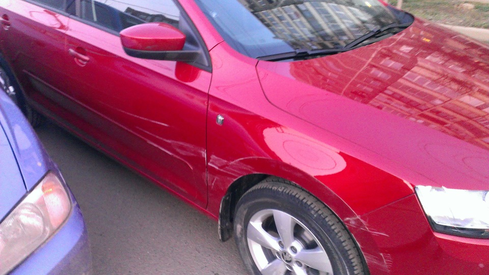 небольшая, но как водится неприятная авария. — Skoda Rapid (1G), 1,6 л ...