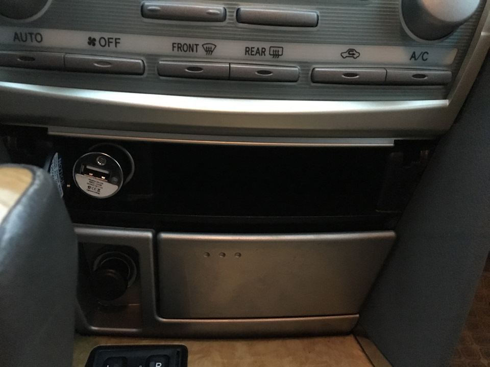 вот так стало без крышки с подпиленным бардачком — Toyota Camry (XV40)