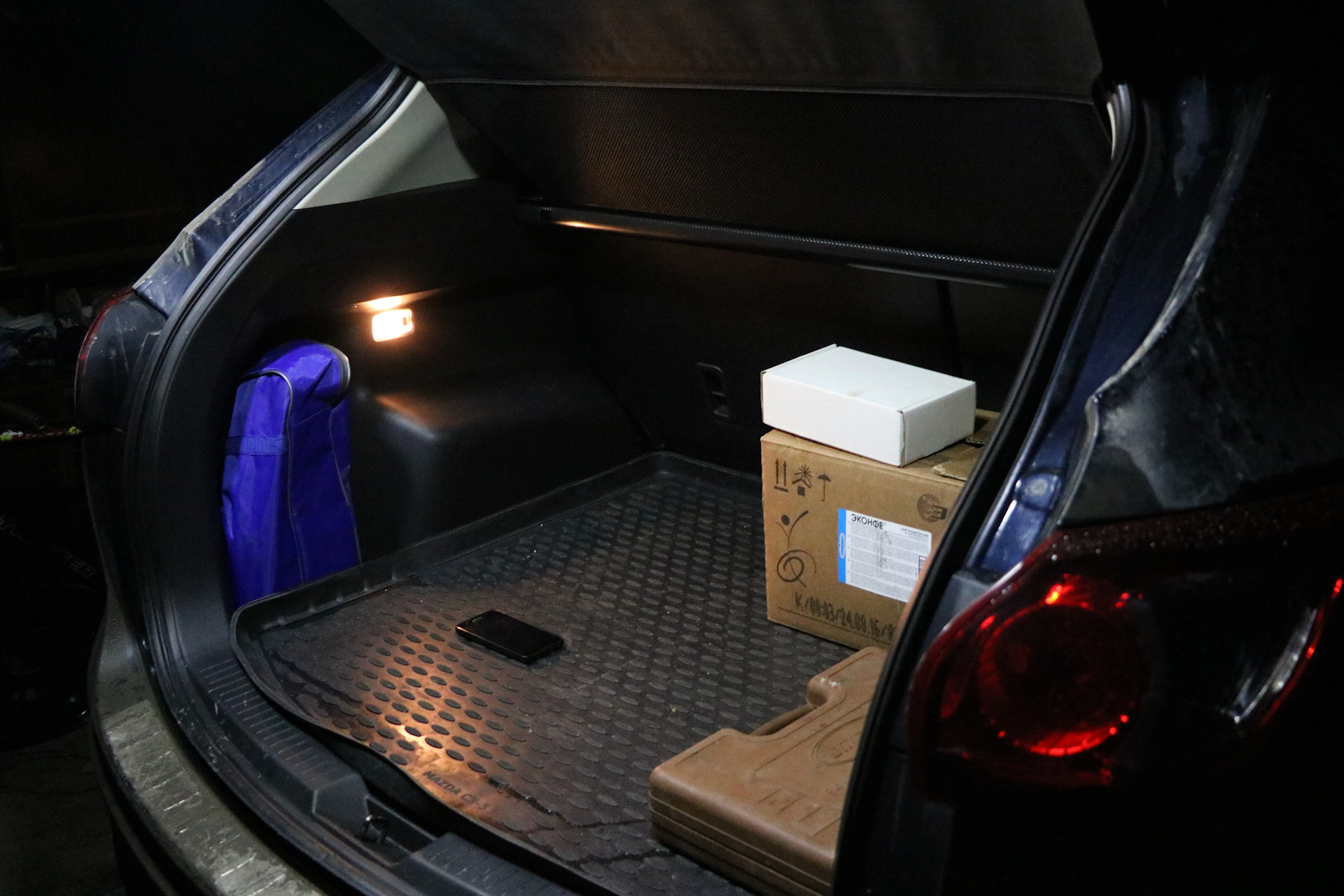 Подсветка мазда сх5. Подсветка багажник Mazda CX-5. Подсветка в багажник на мазду СХ-5. Подсветка багажника Mazda cx5 KF. Багажник Мазда CX 5 1.