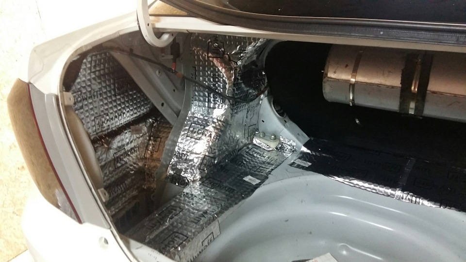 Решил немного зашумить багажник — Toyota Corolla Axio (E140), 1,5 л ...