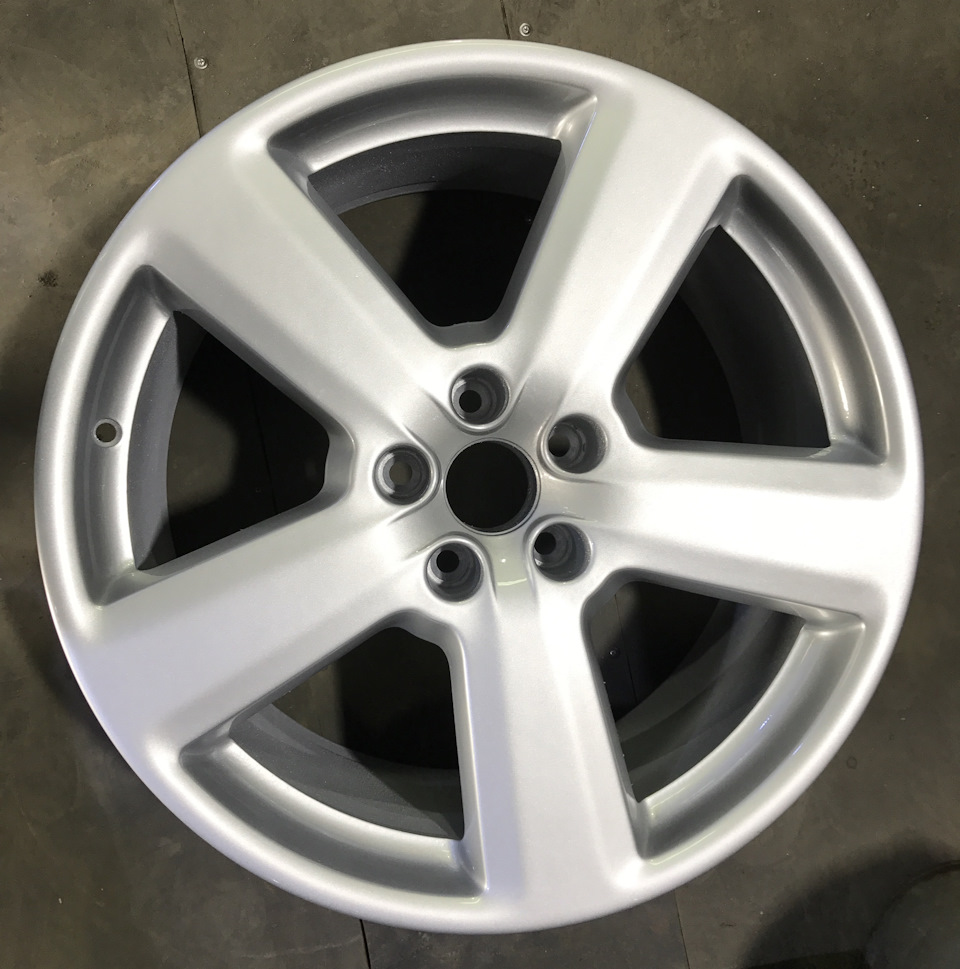 Вот они и приехали 👌Жаль что продавец слукавил про геометрию — перед установкой новой резины пришлось править 2 диска 👌Доп расходы, но так оставлять нельзя — теперь все ровненько. править устали — диски очень крепкие, на наших дорогах это плюс — Audi Allroad (C5)