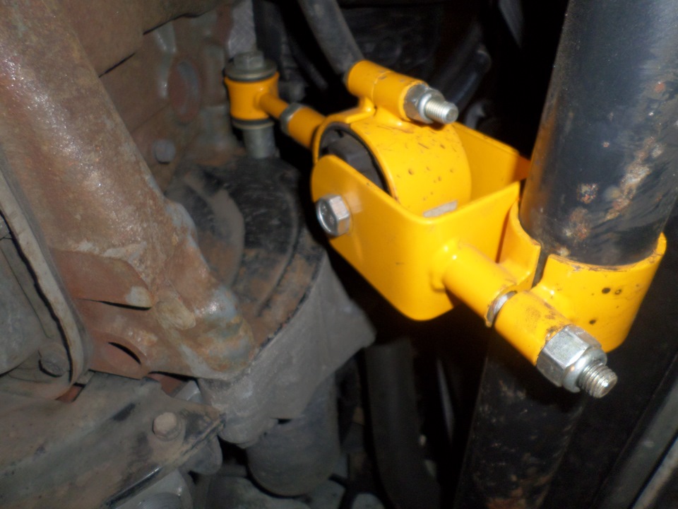 Доп опора двигателя ваз 2110. Доп опора двигателя ваз 2110. Установка дополнительной опоры. Доп опора ларгус. Дополнительная опора двигателя 2110 8 клапанов.