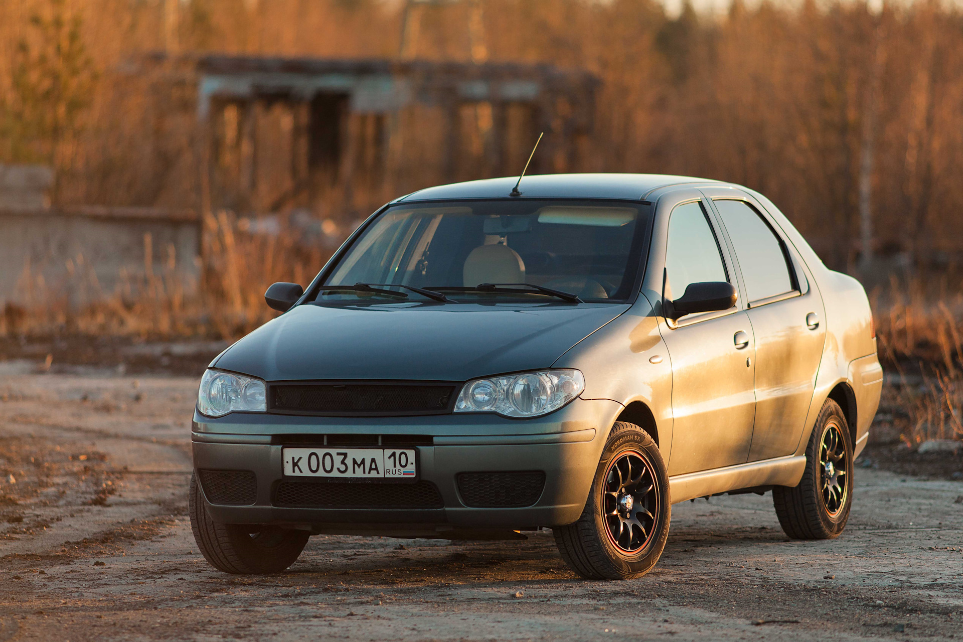 Fiat albea. Фиат Альбеа 1. Альбеа 1,4. Fiat Albea старый.