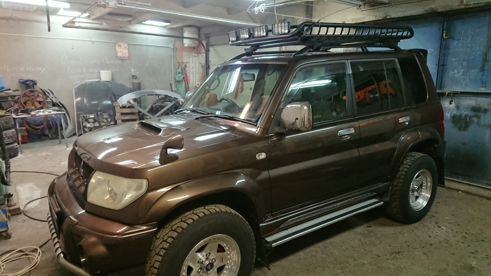 mitsubishi pajero io обвес