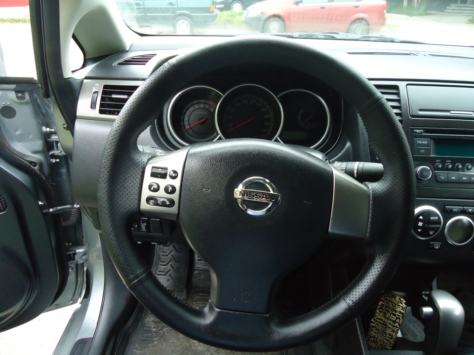 Коженый руль — Nissan Tiida (1G), 1,6 л, 2013 года | тюнинг | DRIVE2