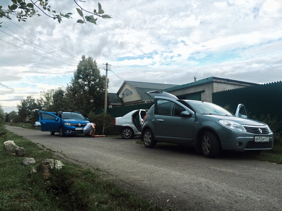 Убираем скрип ручек в передних дверях, плюс наклейки с Али. — Renault ...