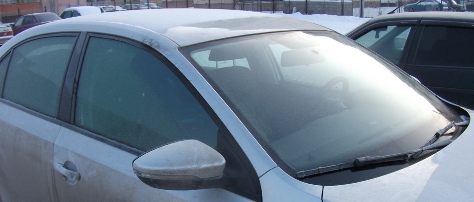 Как отогреть стекла в автомобиле зимой ?