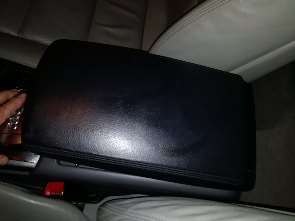 Крышка подлокотника — Audi A6 (C6), 2,4 л, 2005 года | запчасти | DRIVE2