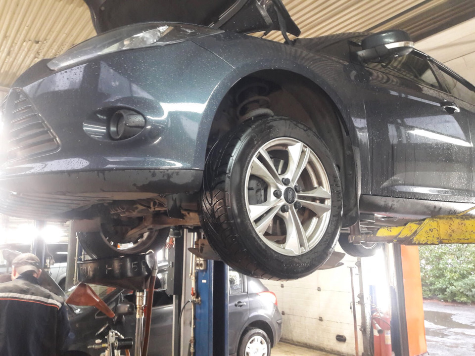 Переходим к передам. Тут тоже свежего хватает, но есть пару нюансов. — Ford Focus Hatchback III