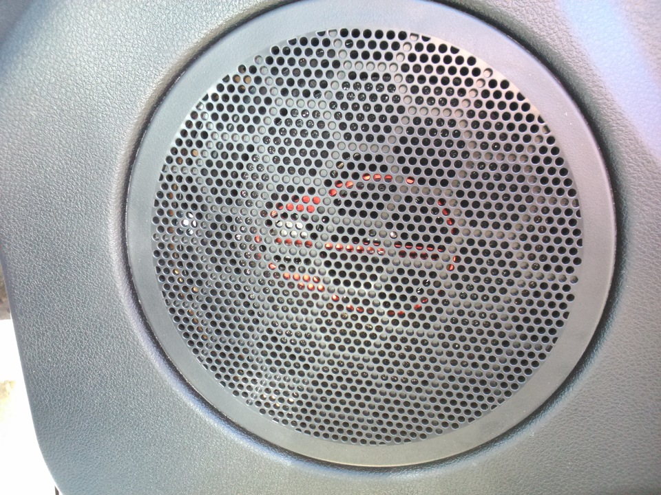 вид с решоткой — Lada Granta