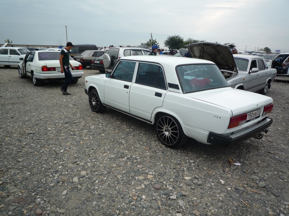 Машина нальчик краснодар. Автобазар КБР. Авторынок Нальчик. ВАЗ 2107 на штрафстоянке.