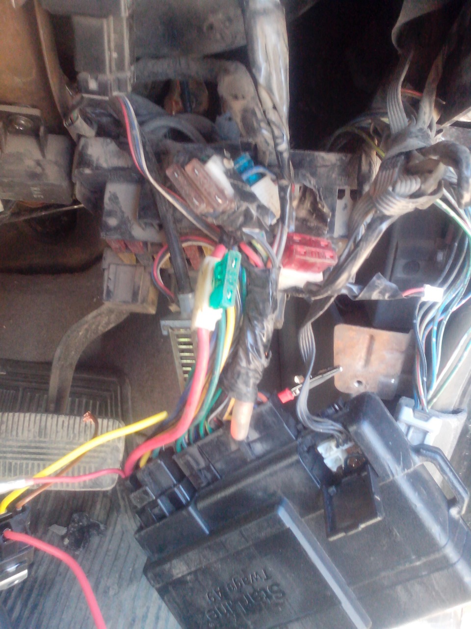 Кан шина фольксваген т6. Почему глючит сигнализация. Как снять блокировку сигнализации. Блок центрального замка ваз 2114. Почему глючит сигнализация.