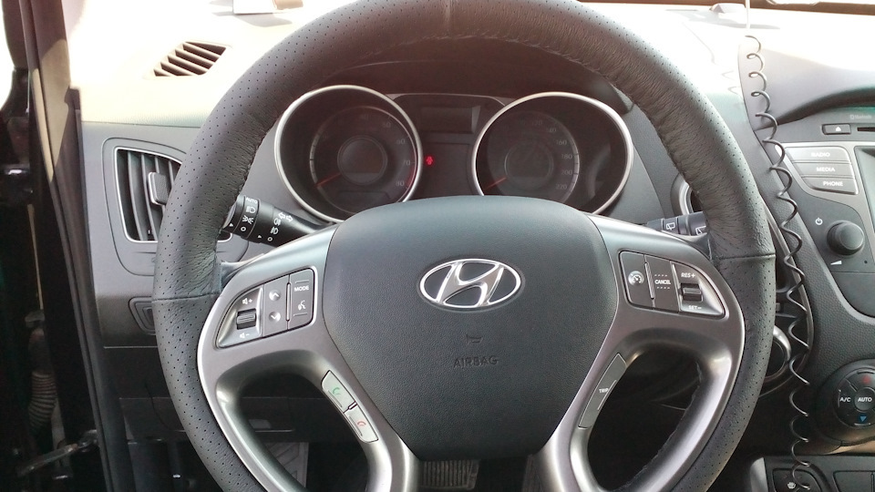 Оплётка руля — Hyundai ix35, 2 л, 2013 года | другое | DRIVE2