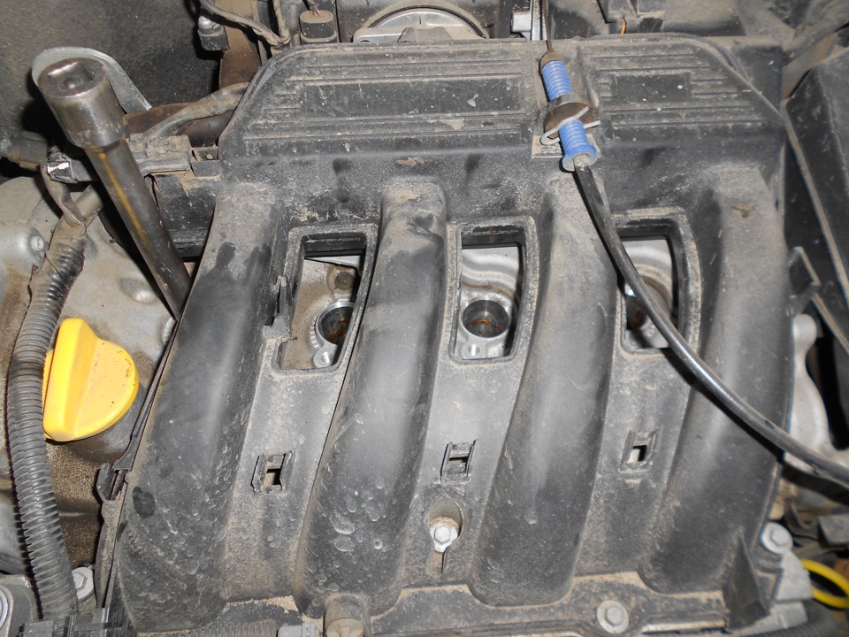 Ларгус с двигателем h4m замена свечей. Катушка свечной на ларгусе. Замена свечей ларгус. Замена свечей на ларгус. Замена свечей на ларгус.