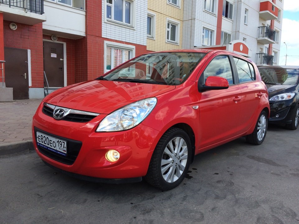 Хендай i20 красная. Колеса хенде ай20. Hyundai i20 размер шин. I20 колеса. Литые диски хендай i20.