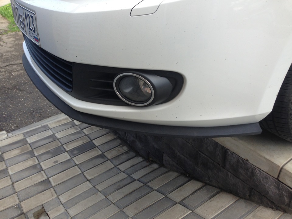 Сплиттер на месте — Volkswagen Golf Mk6, 1,4 л, 2012 года | аксессуары ...
