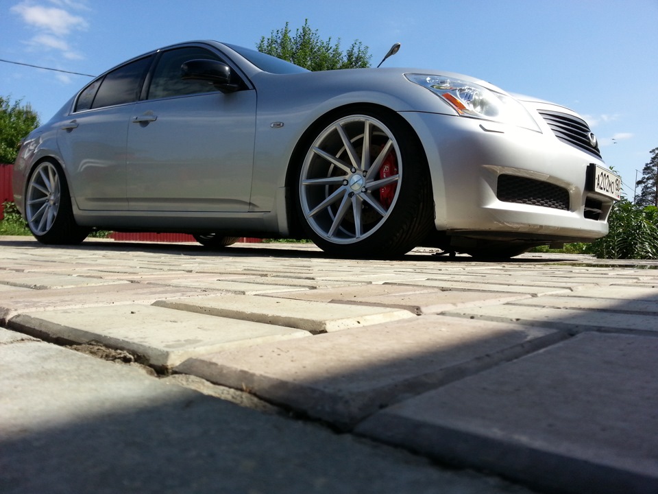 Dreame r20. Infiniti g r20. Infiniti g35 r20. Infiniti g35 на ВОССЕНАХ. Infiniti g35 диски.