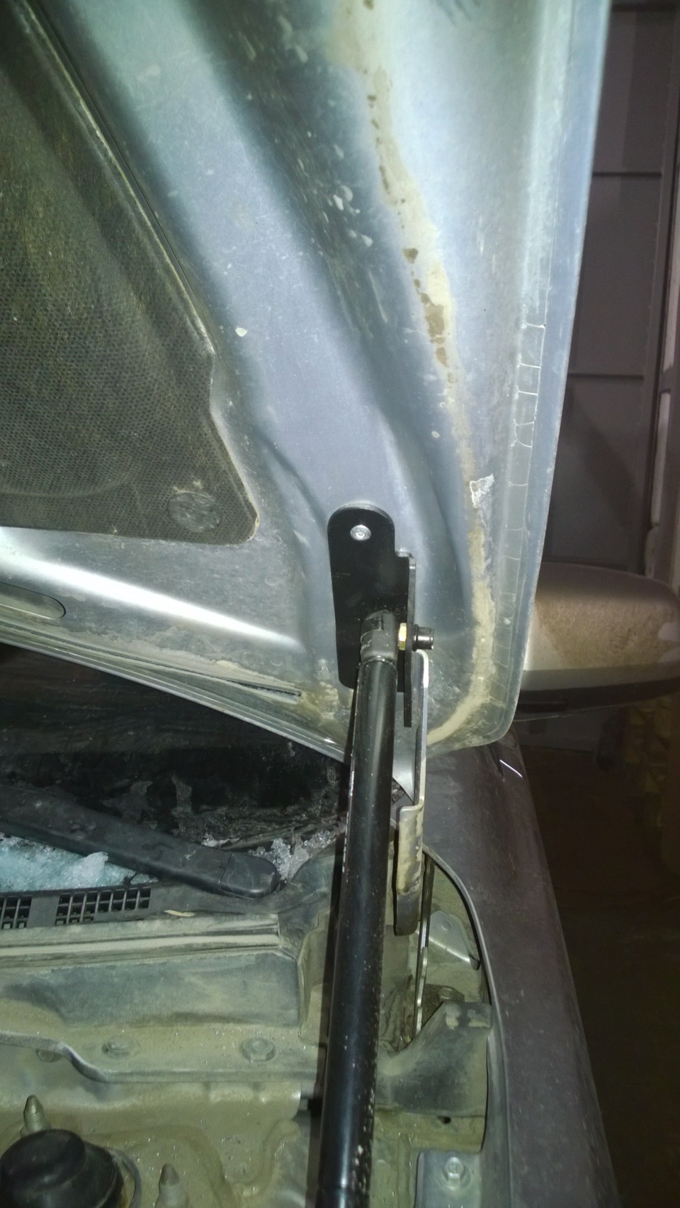 Гидравлические упоры капота — Mitsubishi Lancer Sportback, 1,8 л, 2008 ...