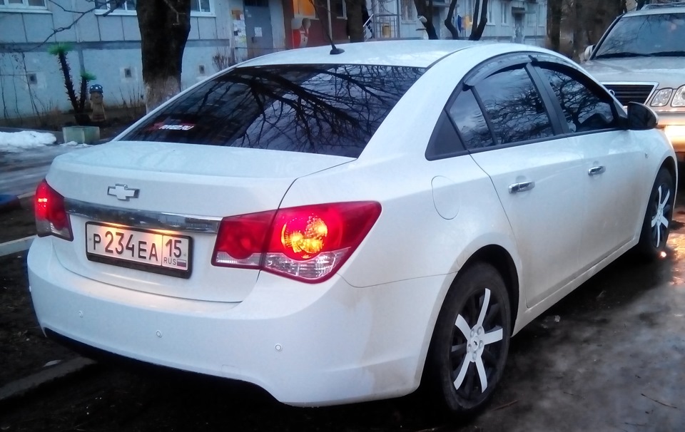 Chevrolet Cruze сзади 2009