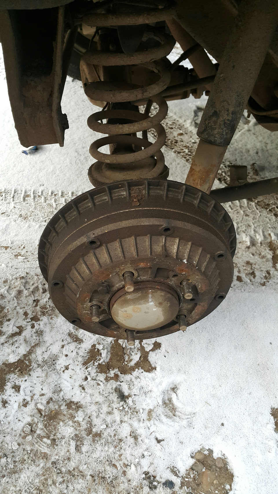 Похоже пора менять сальник — Chevrolet Niva, 1,7 л, 2004 года ...