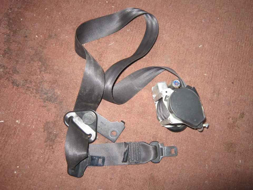 Установка трехточечных ремней на сидения второго ряда. — Renault Trafic ...