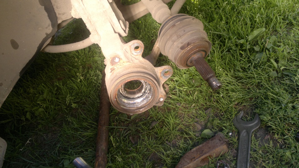 Замена ступичного подшипника без снятия стойки и развала — Lada Калина ...