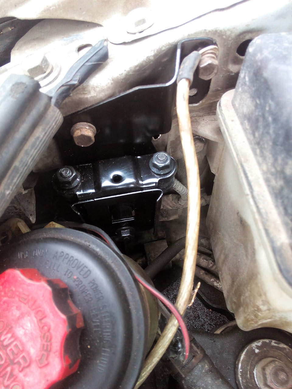 Крепление бачка ГУРа — Hyundai Getz, 1,6 л, 2004 года | своими руками ...