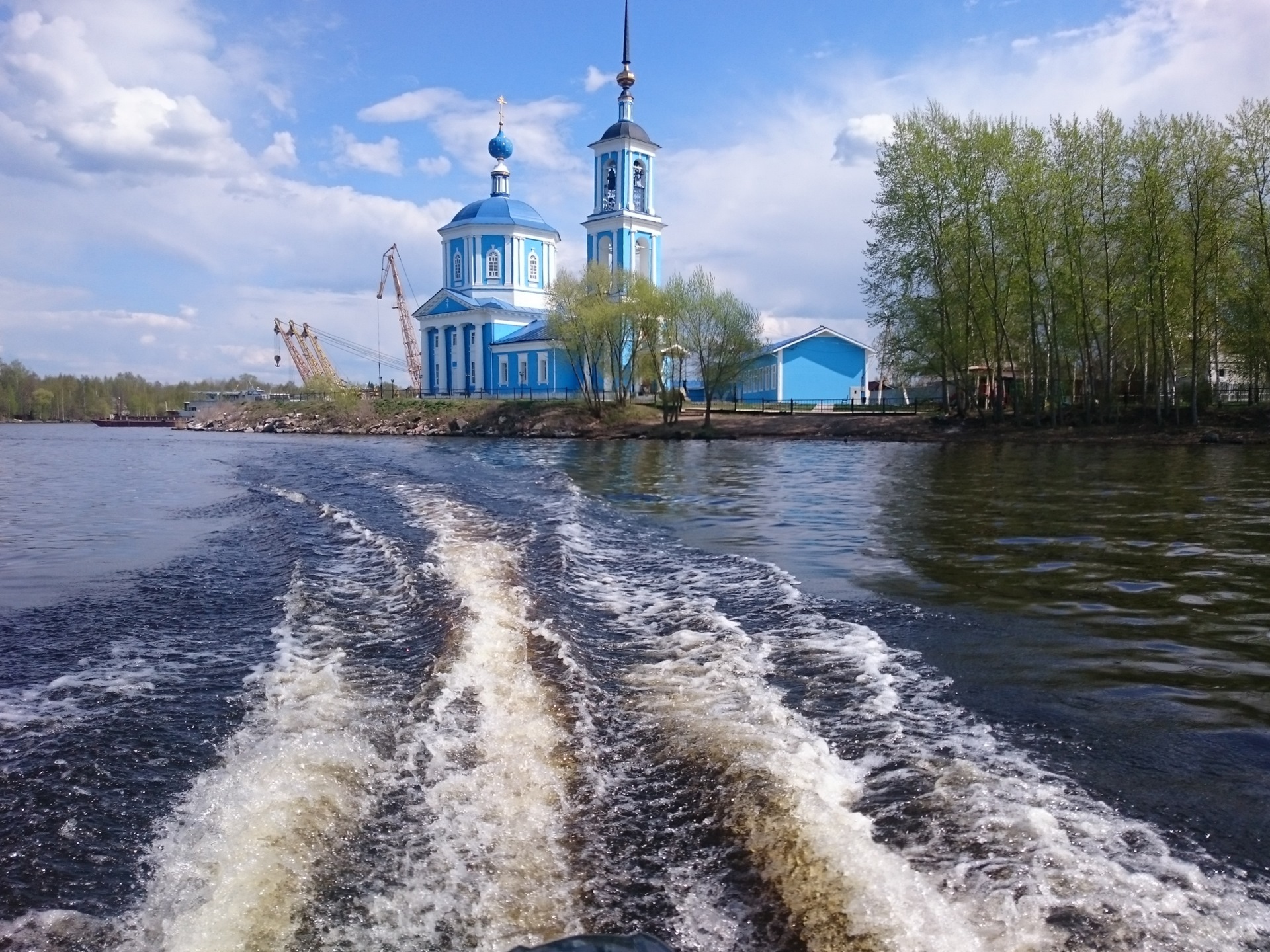 Белый тверская обл. Белый городок Тверская область. Кимры белый городок Волга. Белый городок Кимрский район. Хотча белый городок.