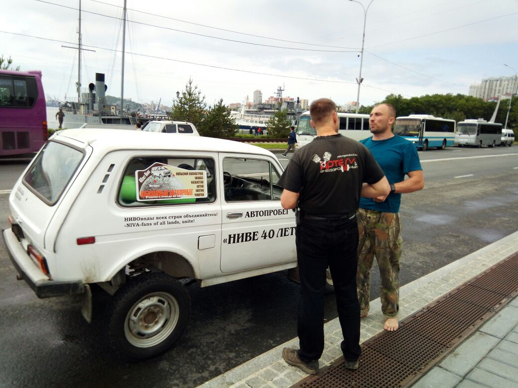 Авто пробег нива шевроле. Главный НИВОВОД России Арсений. Нивоводы. НИВОВОД РФ. Нива в воде.