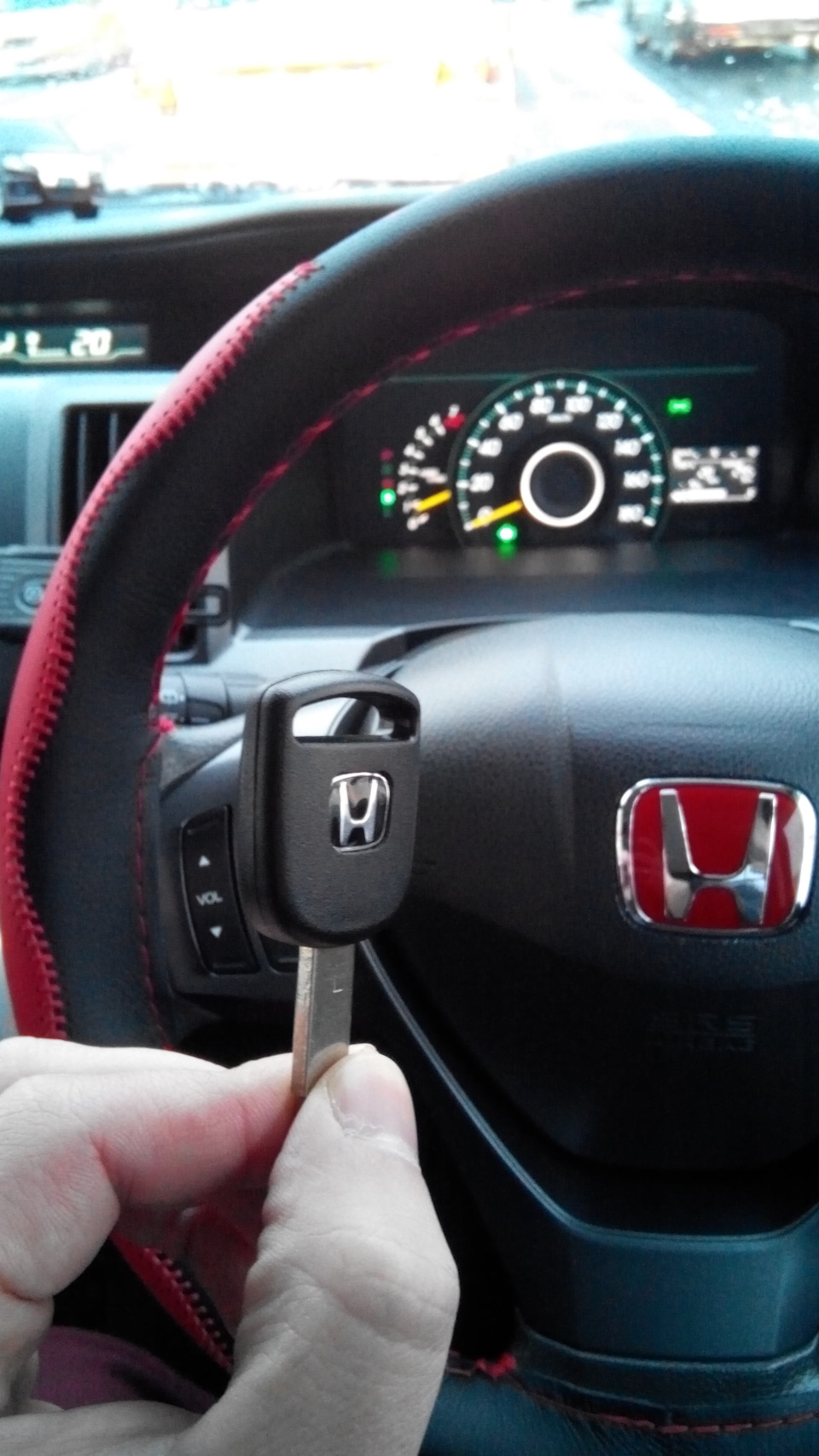 Прошивка запасного ключа — Honda Stepwgn (4G), 2 л, 2010 года | расходники  | DRIVE2