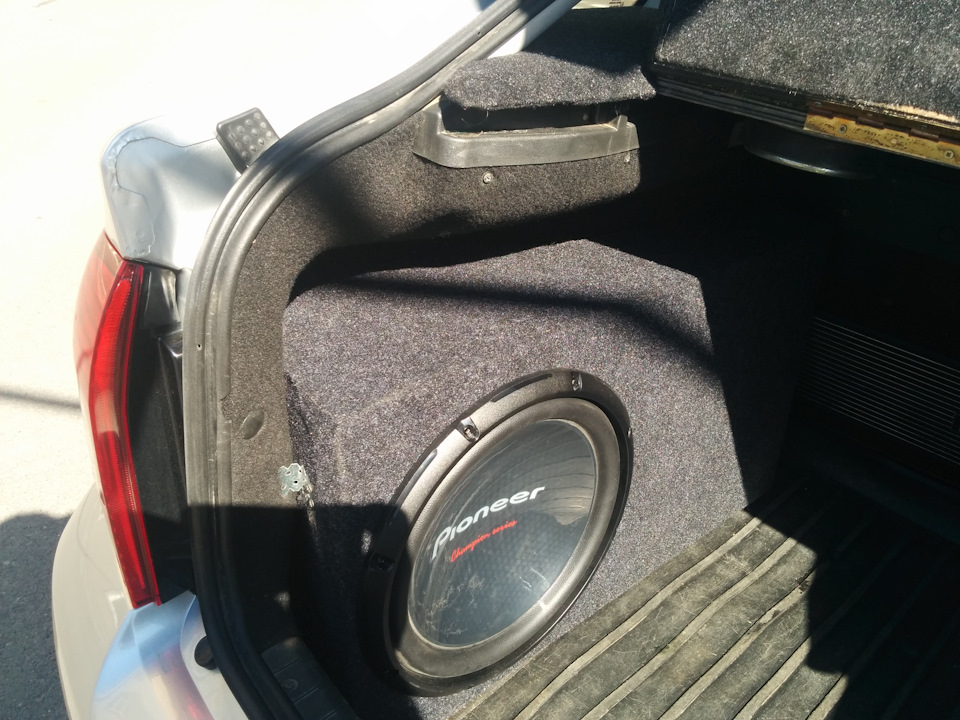 сабвуфер Стелс в Приору хэтчбек часть 2. — DRIVE2