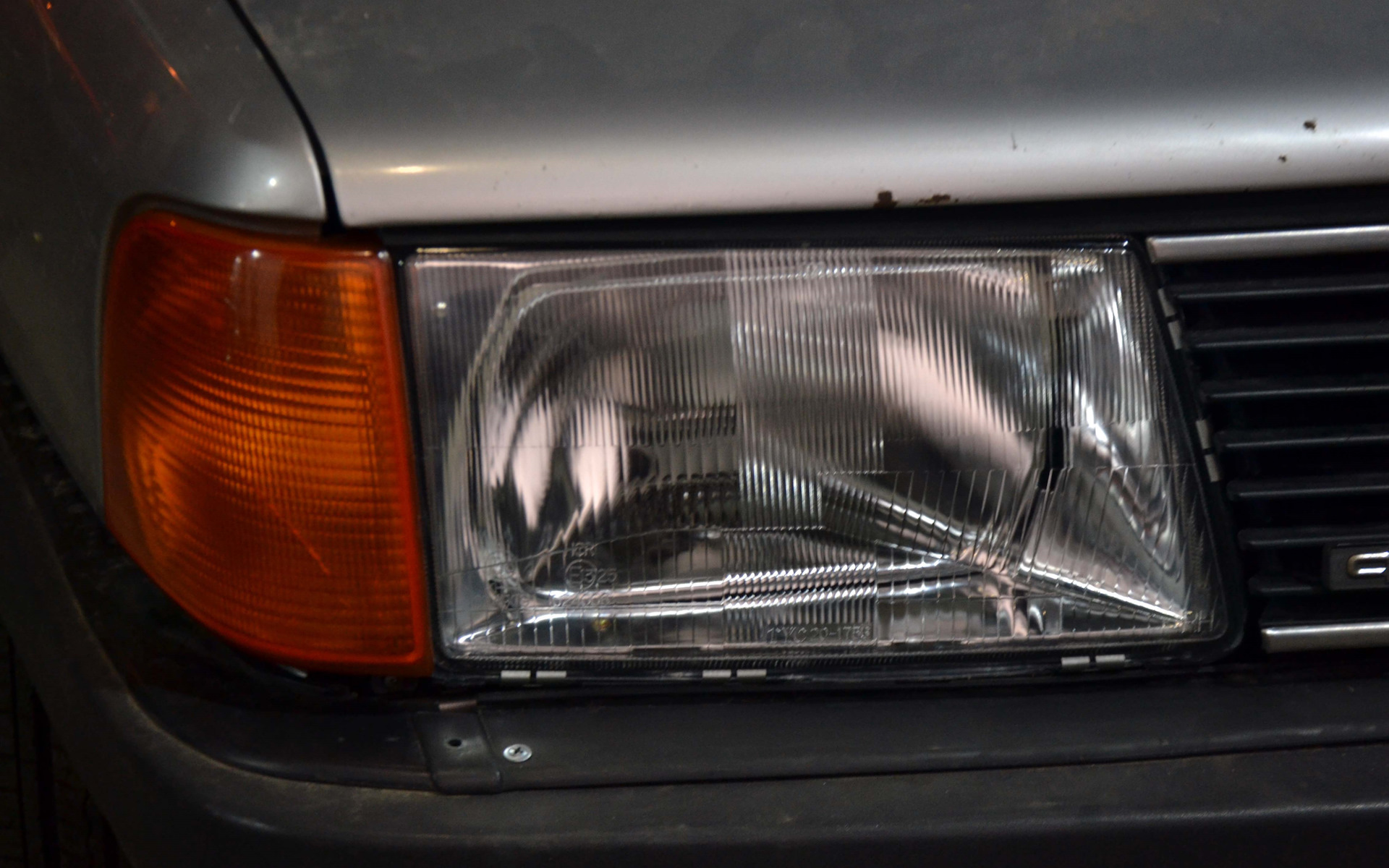 Фары из какого материала. Какие фары идут на трактор к-525 ?. Отличие крепления фар запорожца. Линзы в фары ваз 2114. Лампы фольксваген туарег 2008 поворотный свет.