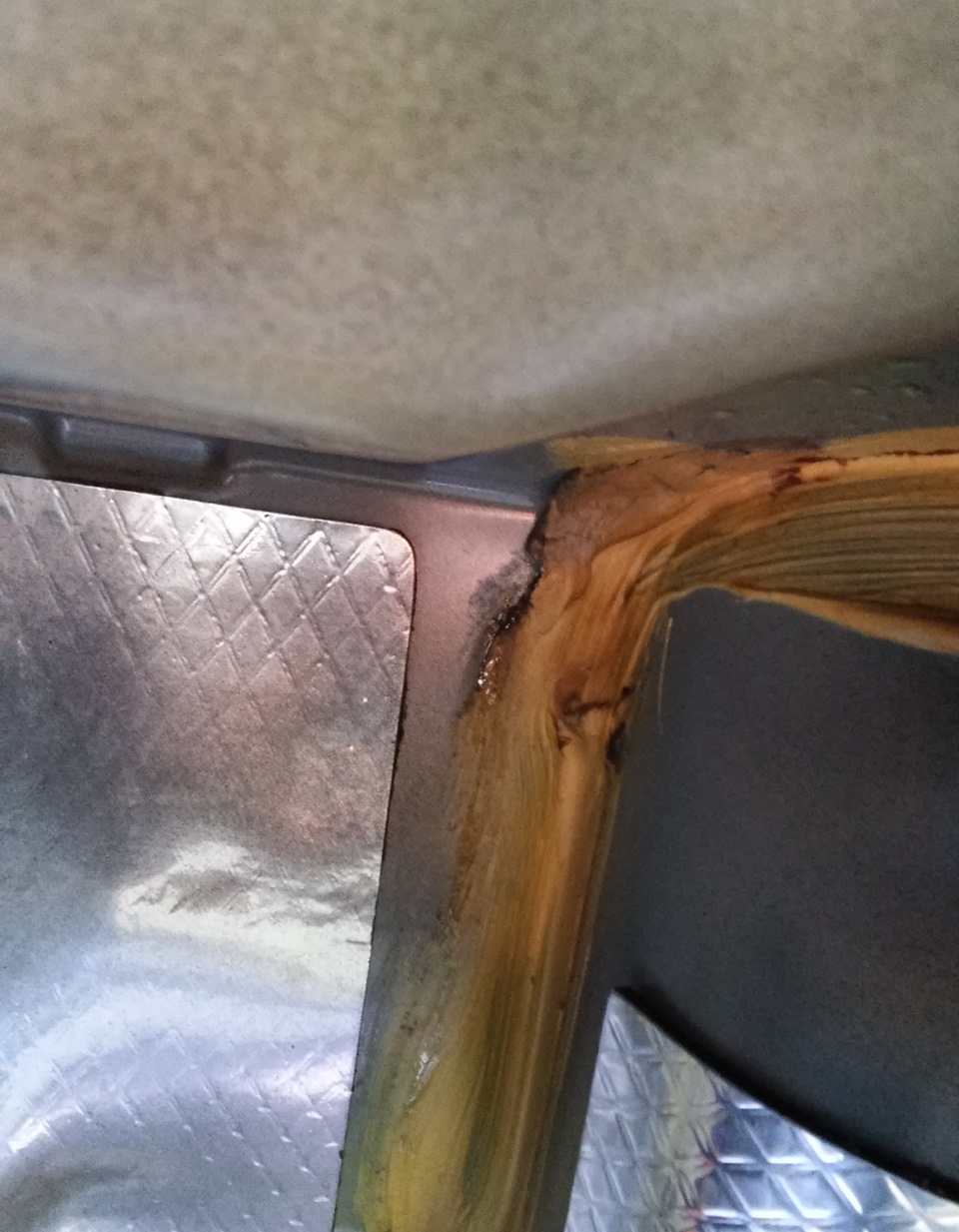 Вода под пассажирским ковриком! Устранено! — LADA Приора седан, 1,6 л ...