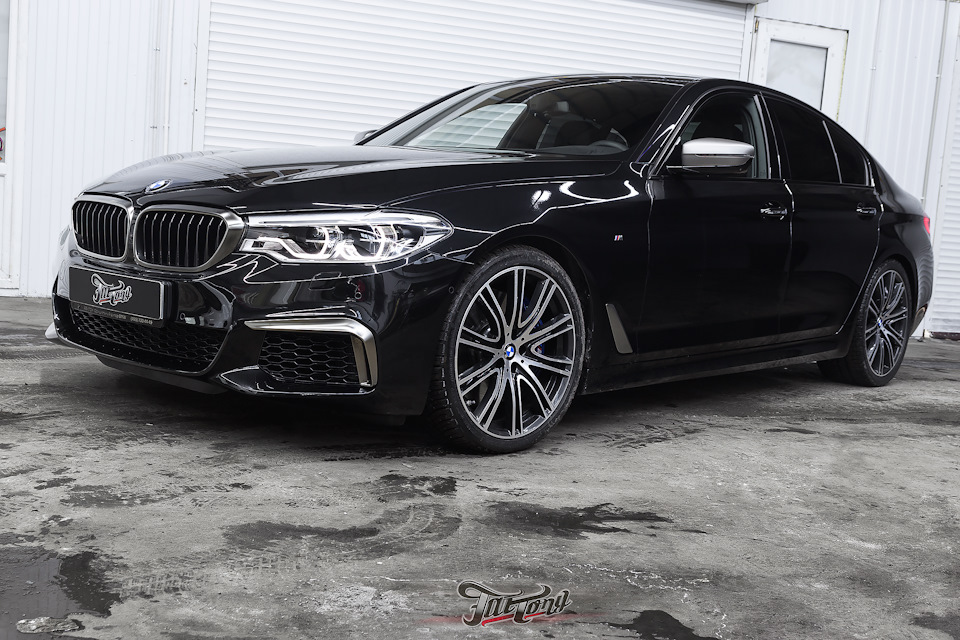 BMW M550i. Окрас заднего диффузора. Тонировка задних фонарей лаком ...