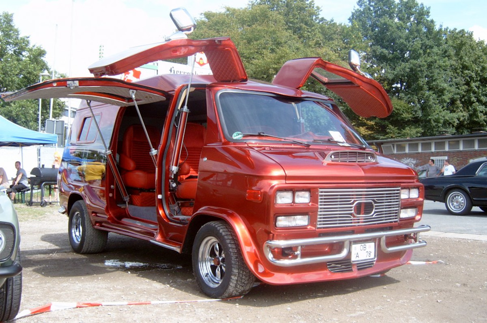 Chevy van Slammed